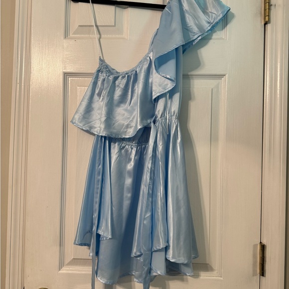 Blue Romper in size Large - Picture 4 of 4